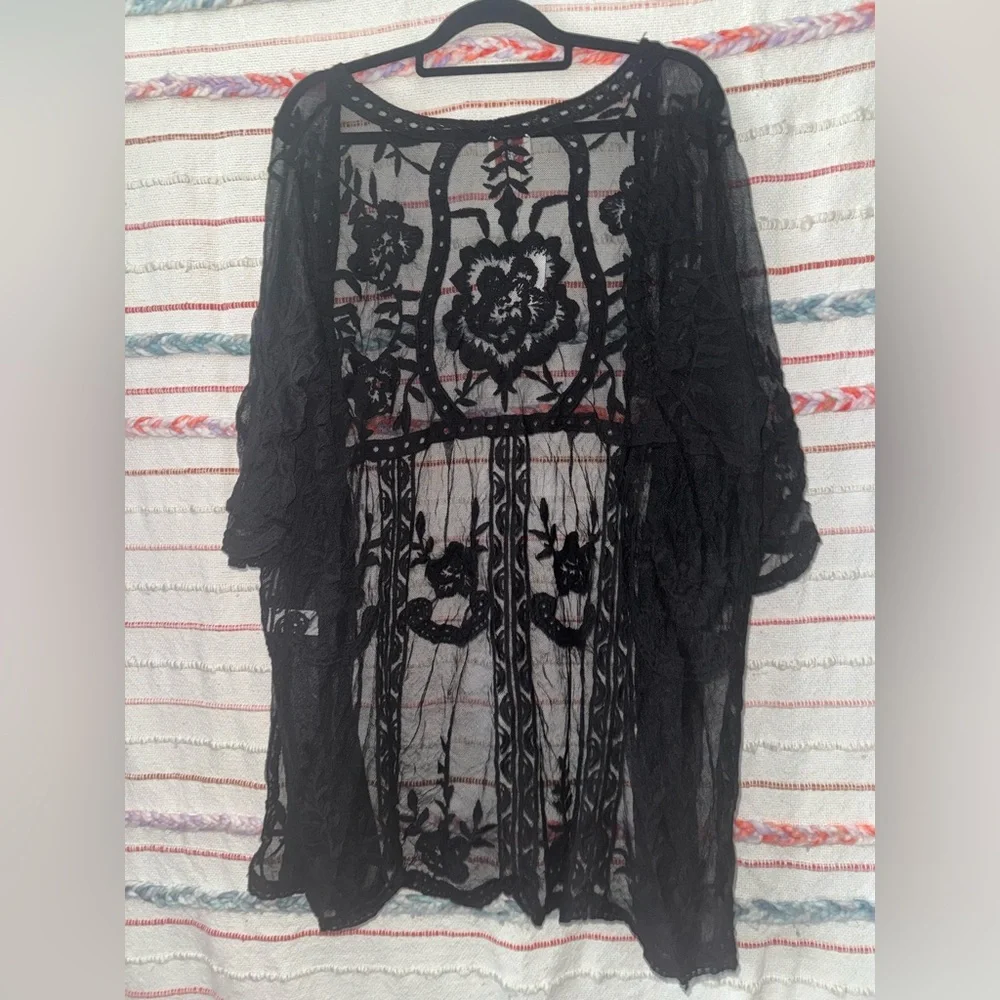 Hayden Black‎ Floral Lace Kimono